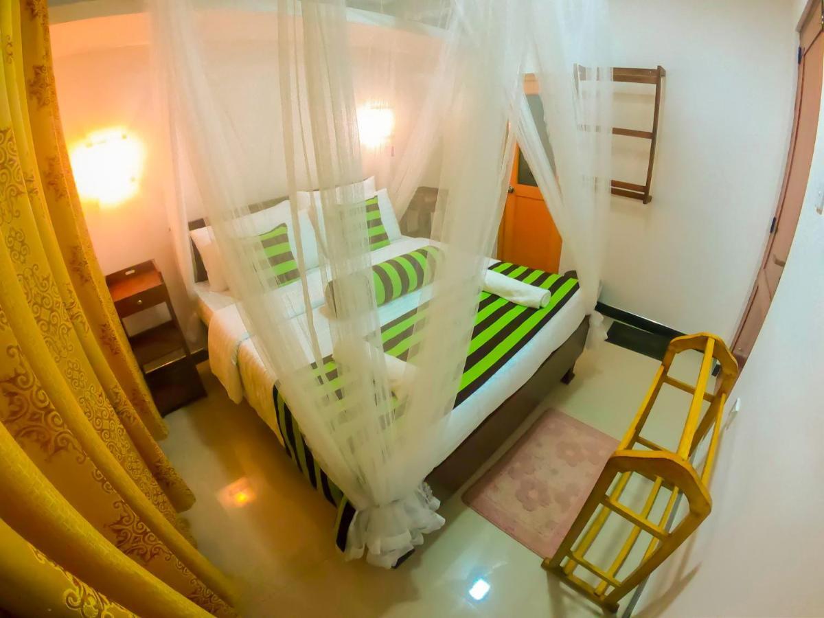 Ritz Inn إيلا المظهر الخارجي الصورة