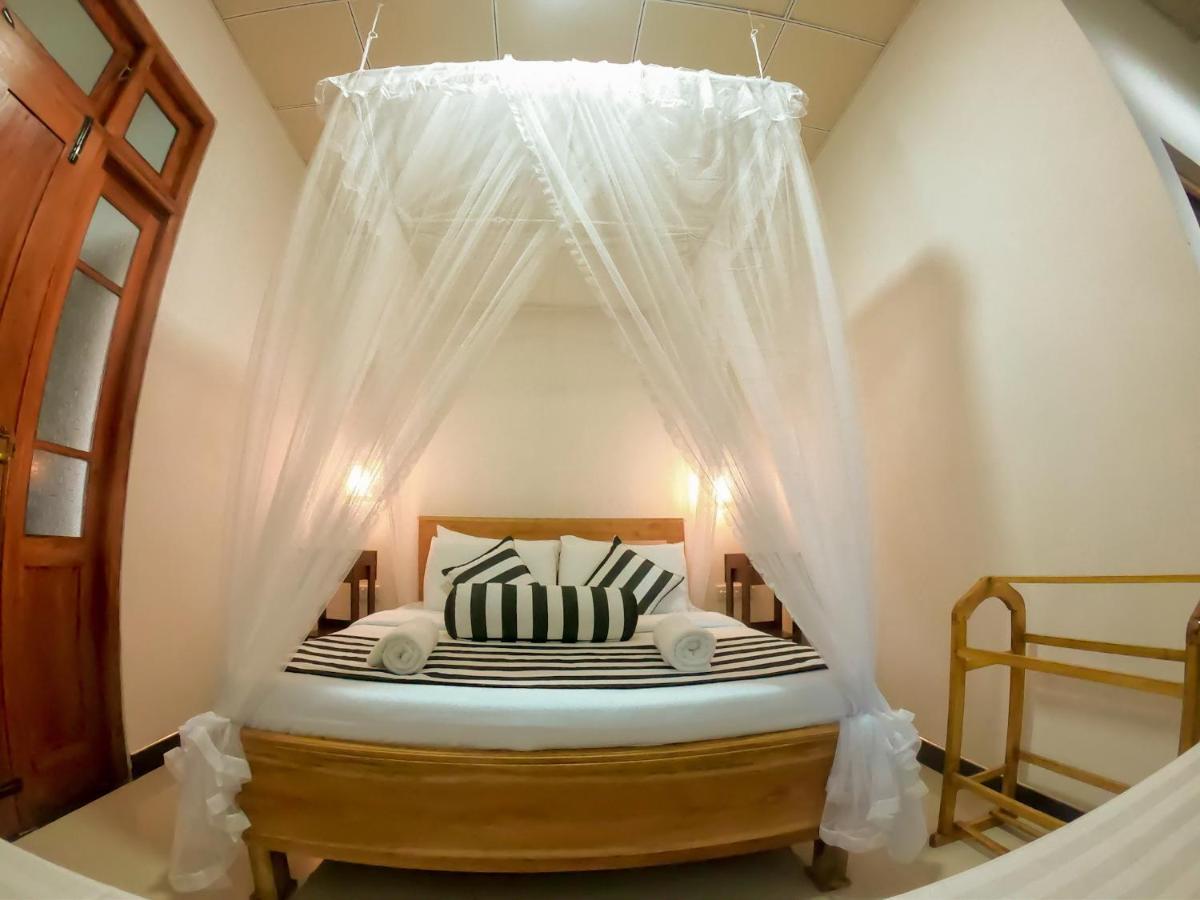 Ritz Inn إيلا المظهر الخارجي الصورة