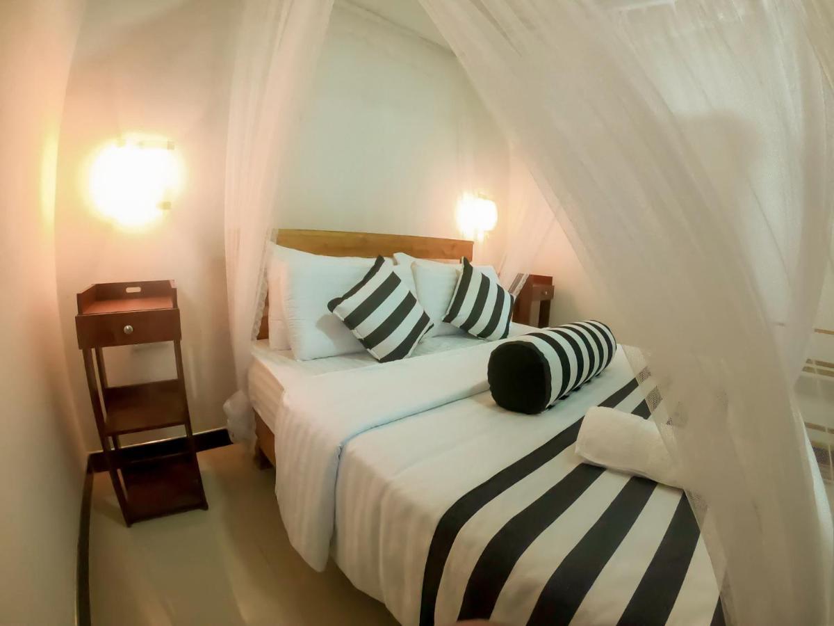 Ritz Inn إيلا المظهر الخارجي الصورة