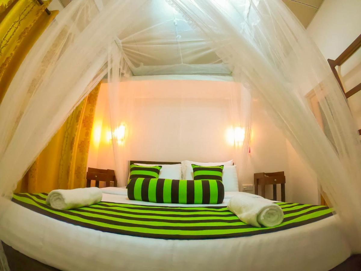 Ritz Inn إيلا المظهر الخارجي الصورة