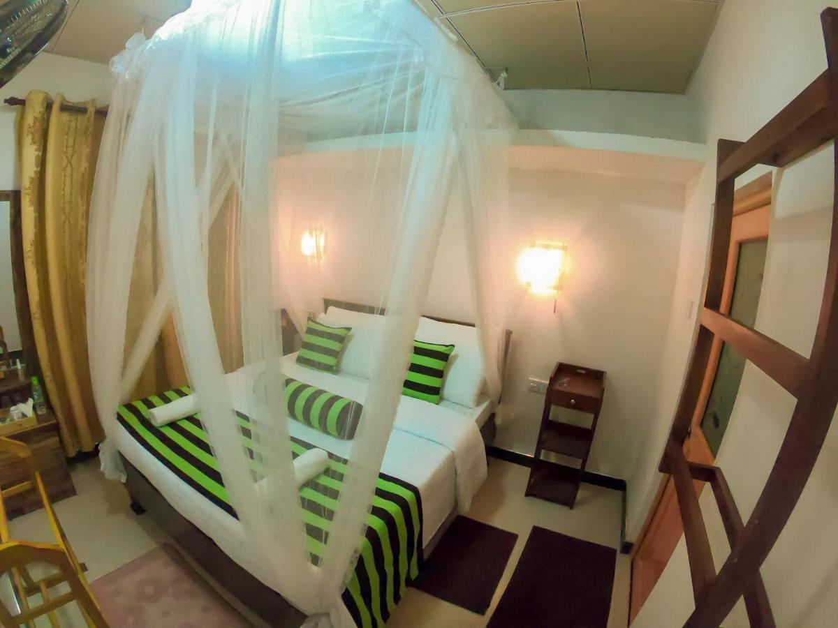 Ritz Inn إيلا المظهر الخارجي الصورة