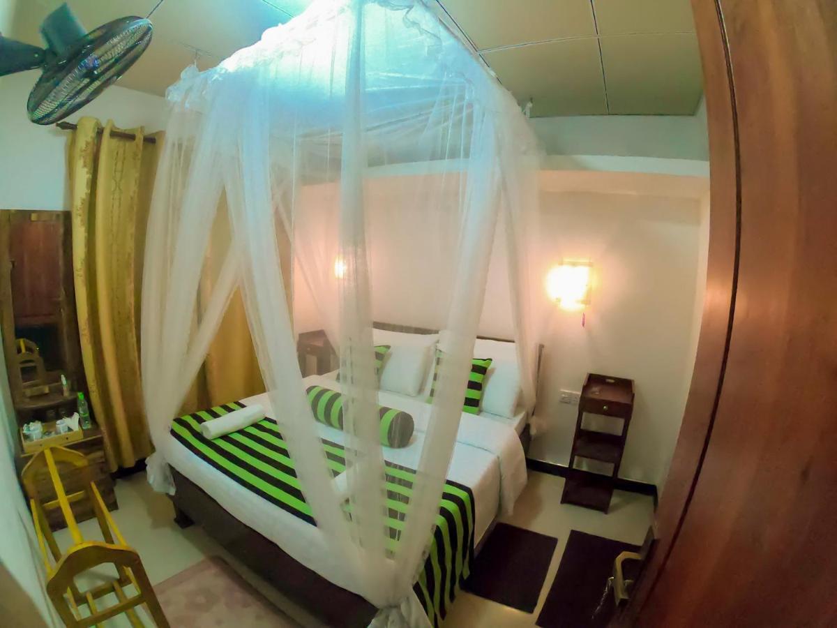Ritz Inn إيلا المظهر الخارجي الصورة