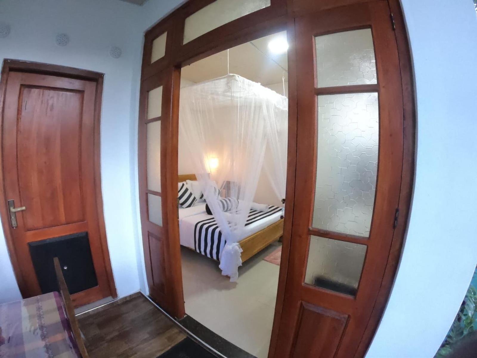 Ritz Inn إيلا المظهر الخارجي الصورة