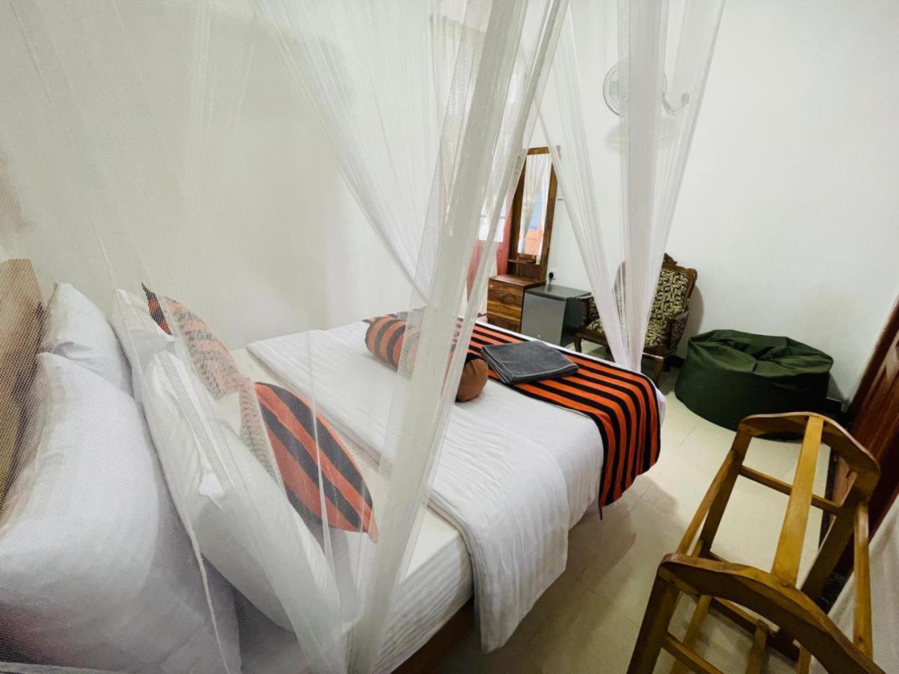 Ritz Inn إيلا المظهر الخارجي الصورة