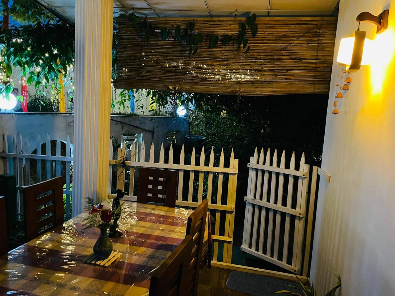 Ritz Inn إيلا المظهر الخارجي الصورة
